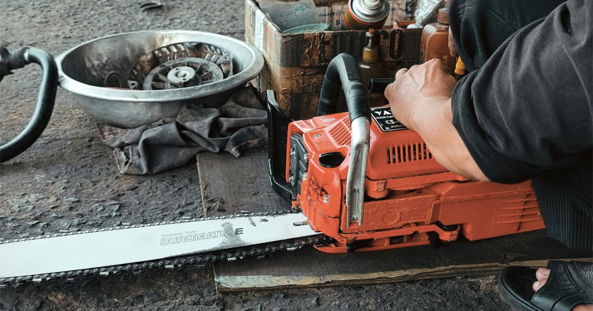 You are currently viewing Pro Tips for Cleaning a Chainsaw Like a Expert